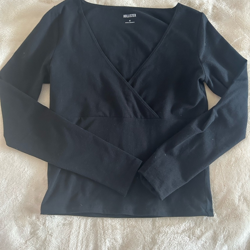 Hollister Women's Elegant Black Long Sleeve Top